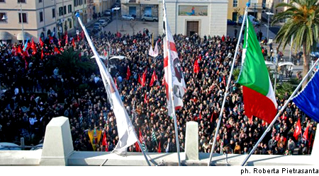 Manifestazione contro la chiusura di Polimeri Europa a Porto Torres