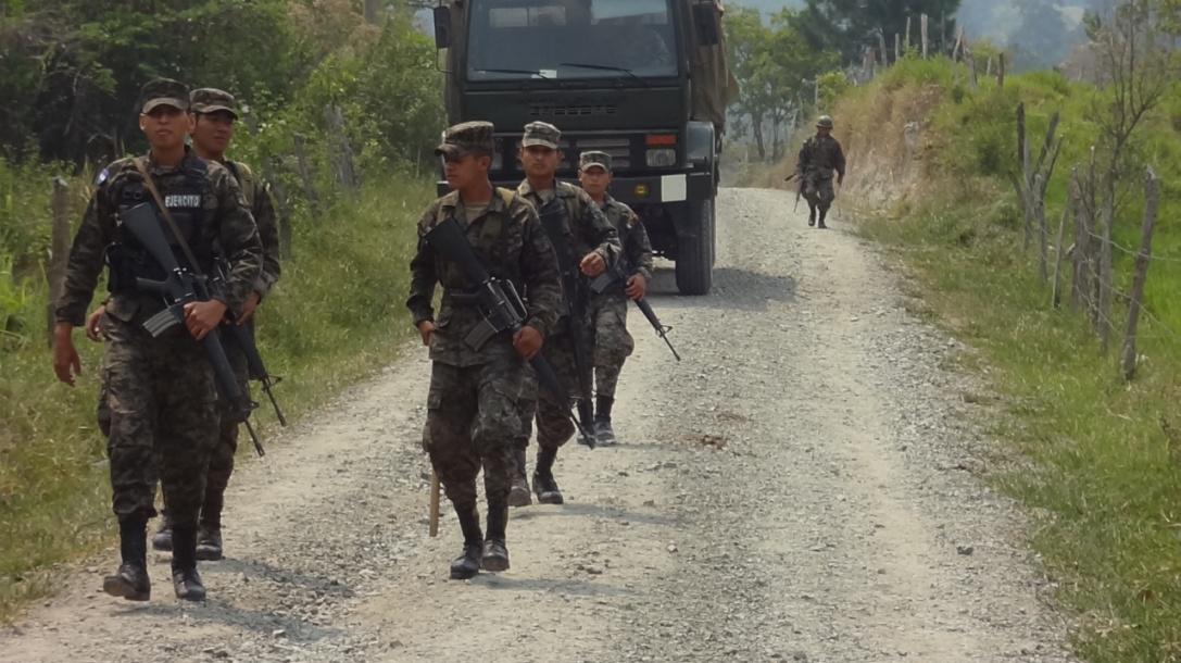 Rio Blanco - Esercito segue il corteo