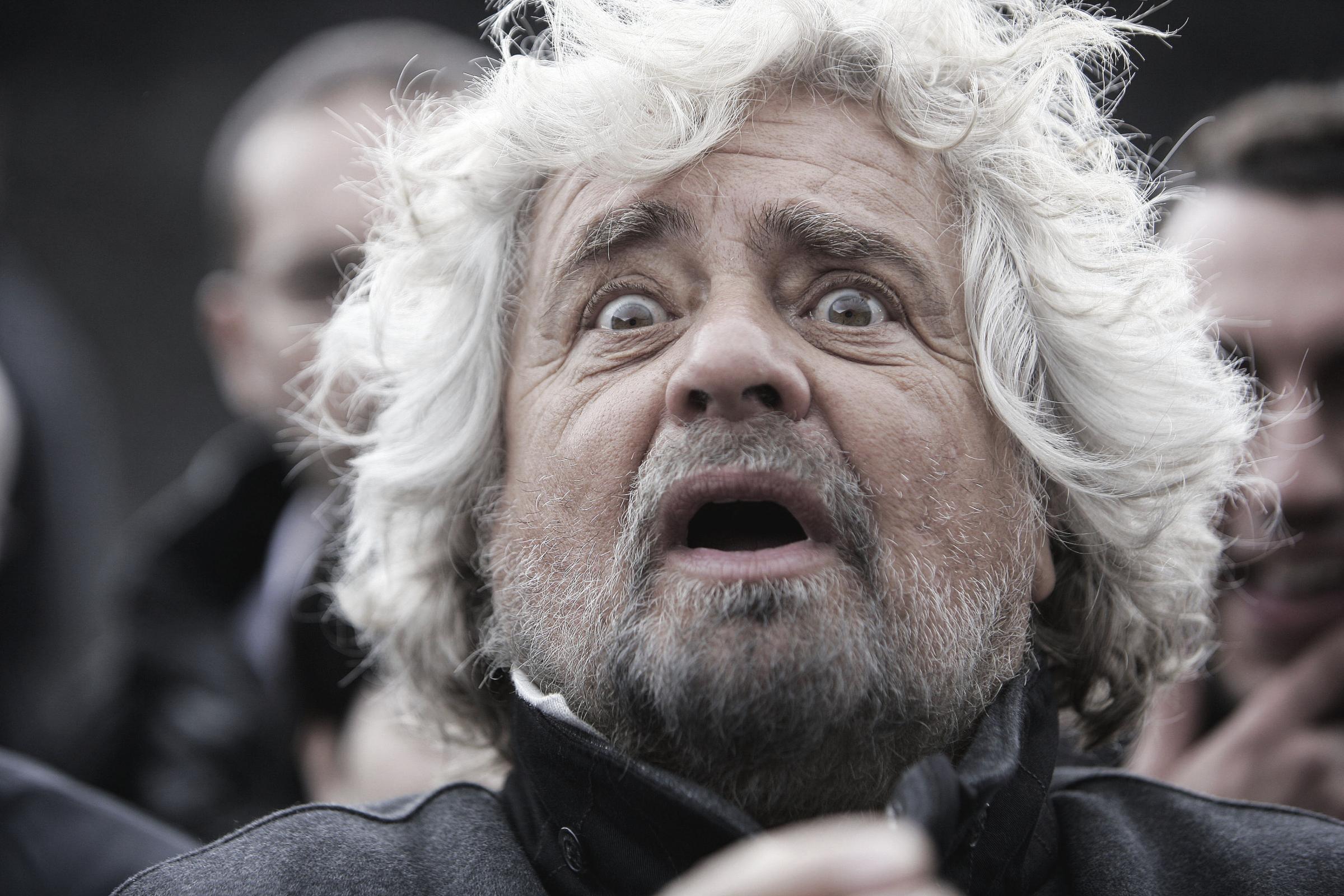 Beppe Grillo sull'Etna, comizio a 2000 metri