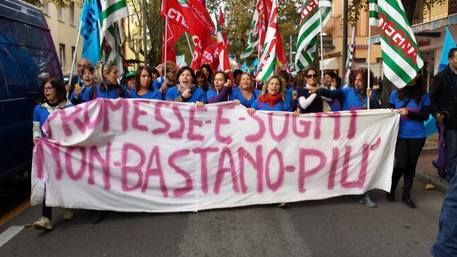 Protesta lavoratrici del tessile a Nuoro