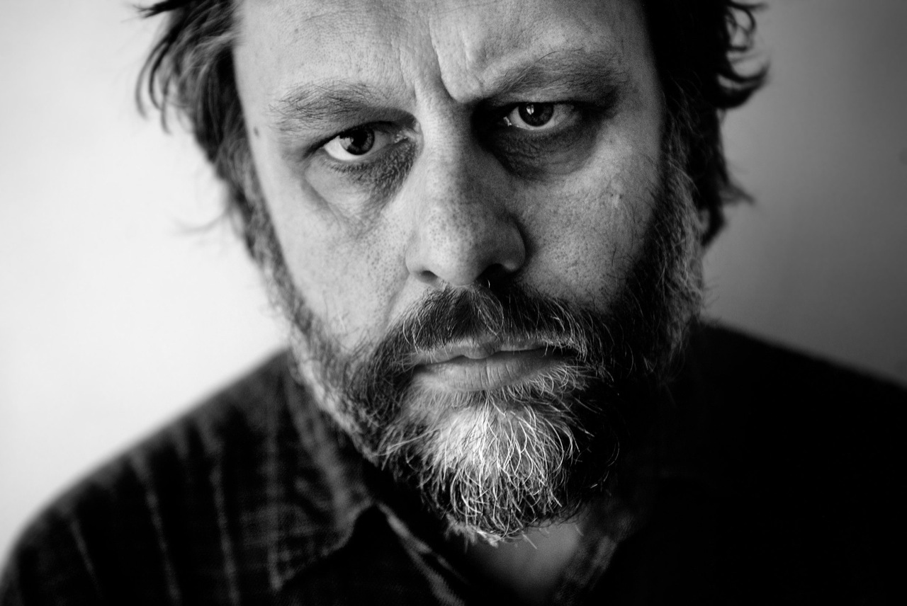 Slavoj  Zizek, filosof. En dag v¬gner Luke Skywalker op og finder ud af, at det er ham, der er skurken. Det samme vil ske for pr sident Bush. Det mener den slovenske filosof Slavoj Zizek, som er inspireret af 'Star Wars' og James Bond i sine provokerende analyser af samfundsudviklingen.