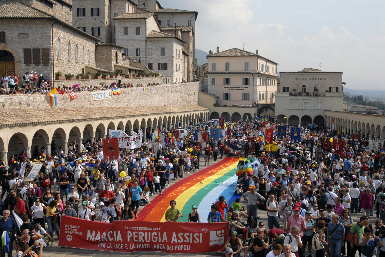 marcia-perugia-assisi-per-la-pace-e-la-fratellanza-dei-popoli-copia