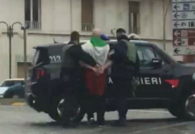 luca_traini_macerata_sparatoria_arresto_carabinieri_twitter_2018_thumb660x453