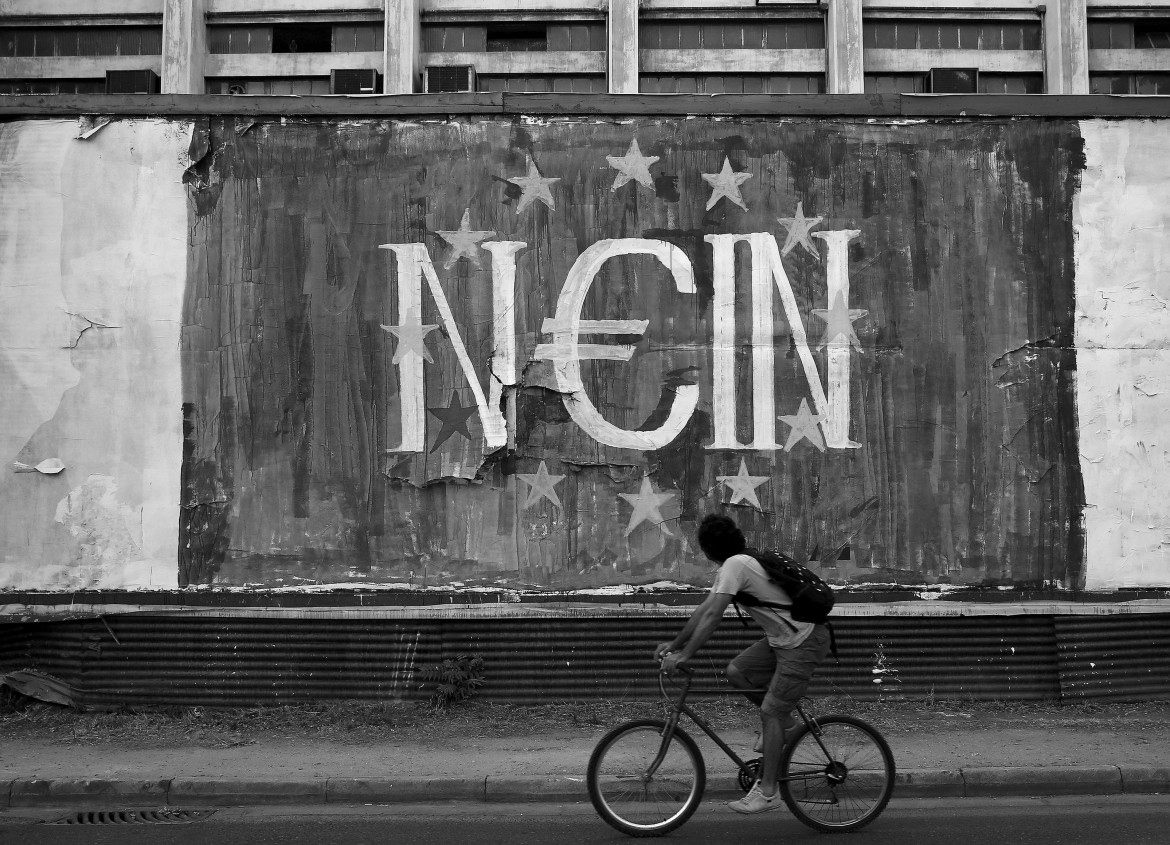 30desk2f01-grecia-no-referendum-europa-banche-murales-graffiti-7