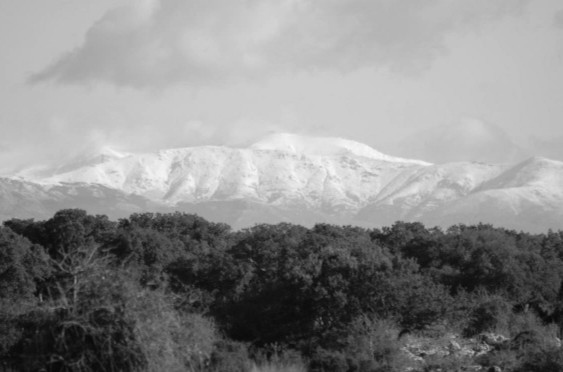 Il massiccio del Gennargentu innevato visto dalla Giara