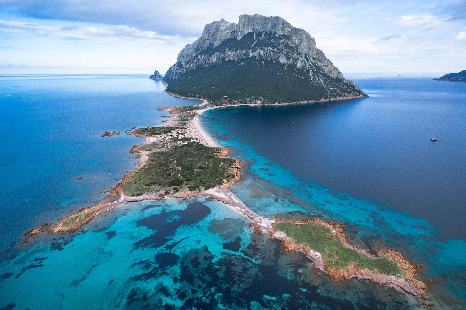 Tavolara-Isole-Islands-Turismo-Loiri-Porto-San-Paolo-Porto-Cervo-Costa-Smeralda-Sardegna-Sardinia-Coast-CoastStyle-02MC Tavolara-Isole-Islands-Turismo-Loiri-Porto-San-Paolo-Porto-Cervo-Costa-Smeralda-Sardegna-Sardinia-Coast-CoastStyle-02MC