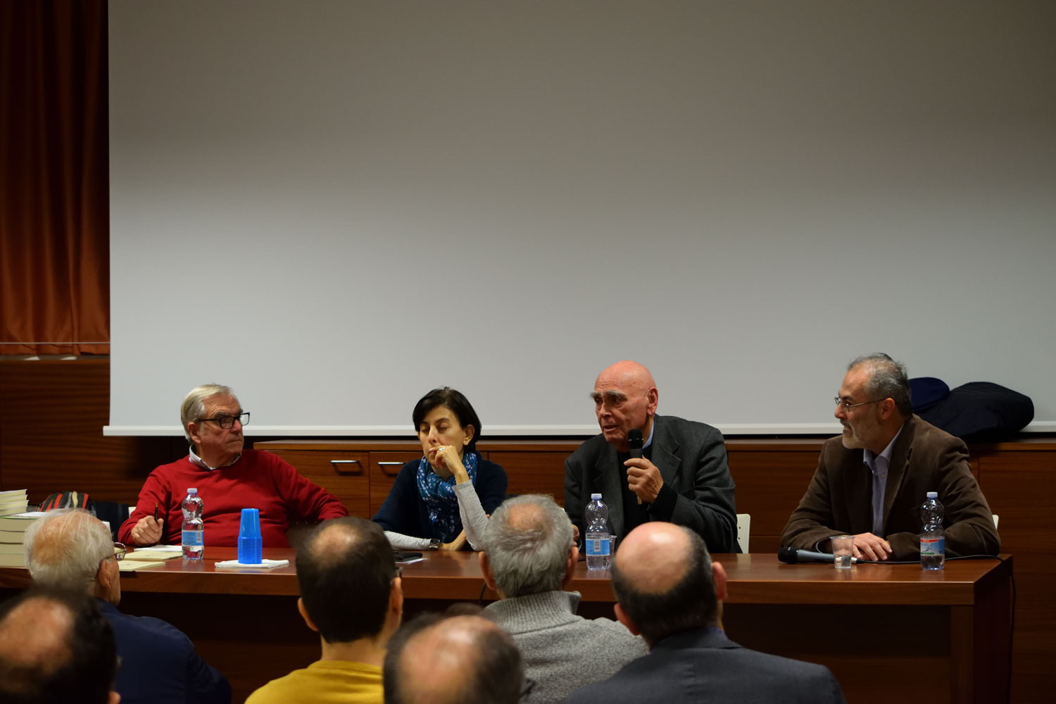 Prof. G. Sabattini a Carbonia in occasione dell'inaugurazione del Gruppo di lavoro dell'Istituto Gramsci della Sardegna.(foto di Cristiano Mattana)