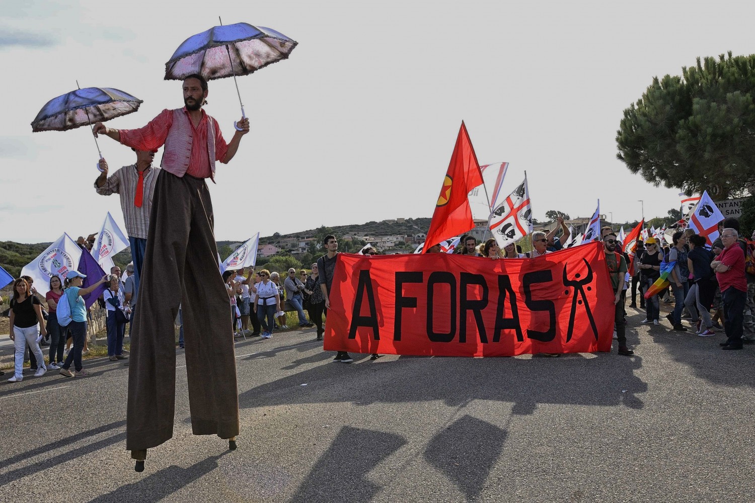 Manifestazione-A-Foras-Capo-Frasca-12-ottobre-2019-Foto-Sandro-Martis (1)