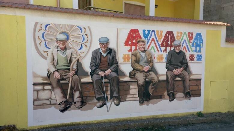 anziani nel murale di Mogoro