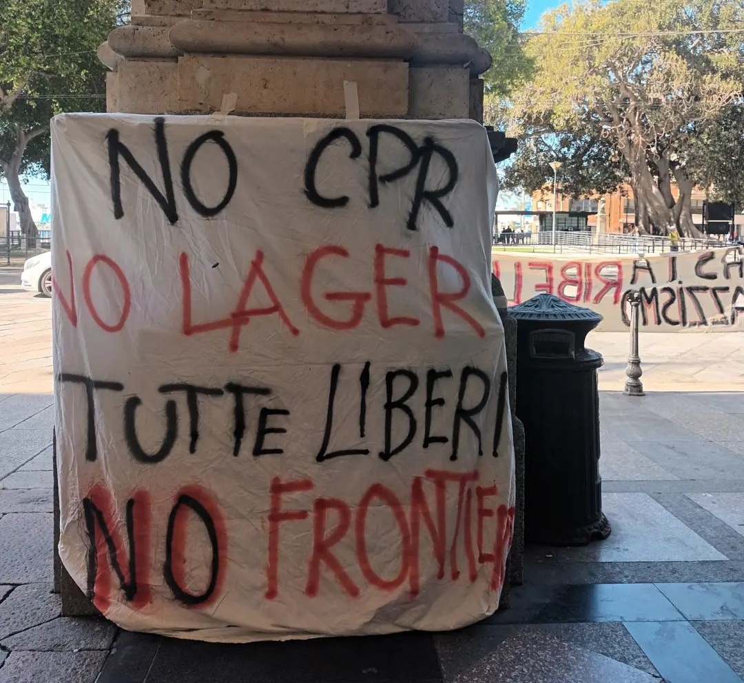 foto dal presidio antirazzista a Cagliari
